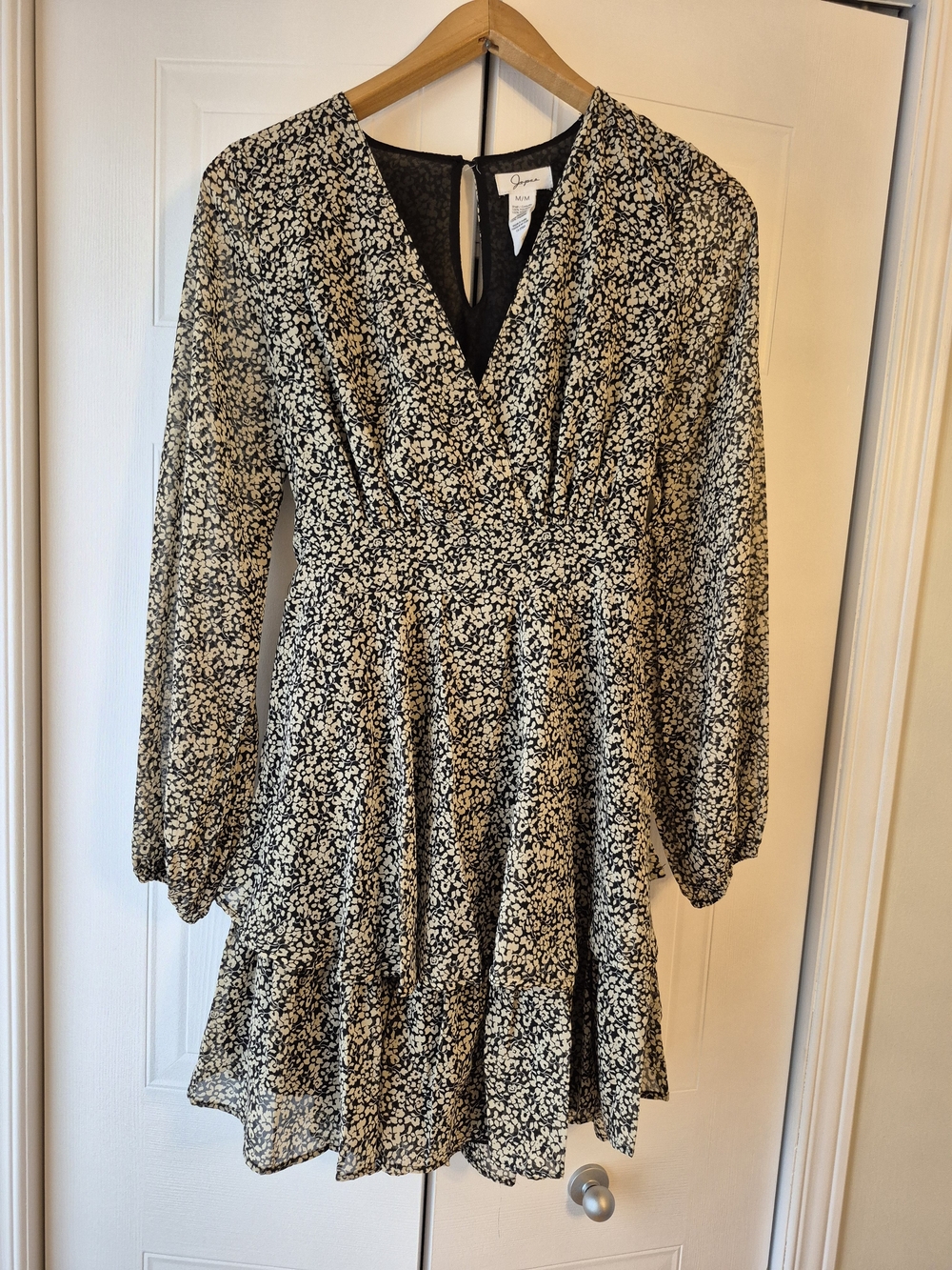 Black and Cream Floral V-Neck Tiered Long-Sleeve Dress